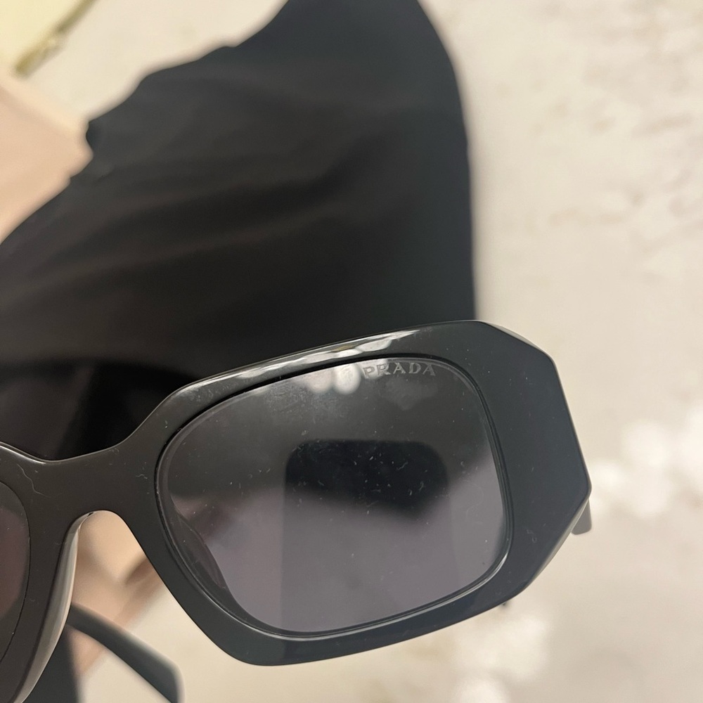 Black Women's Rectangular Sunglasses - Picture 6 of 6